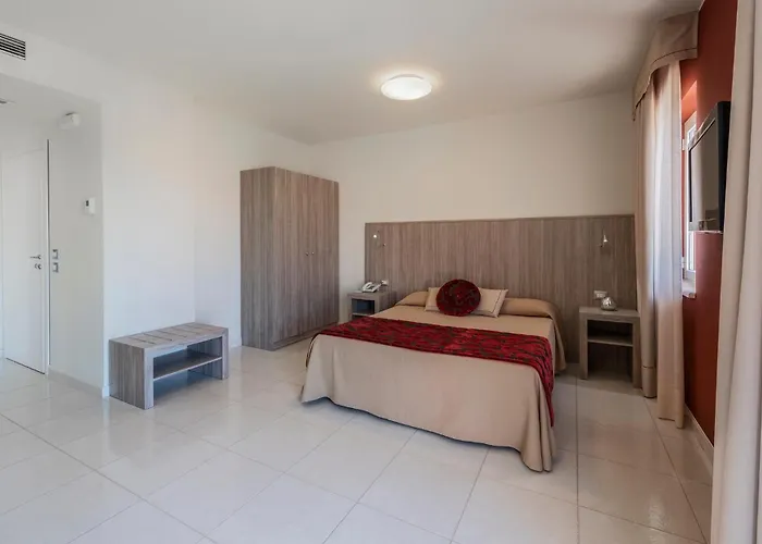 Hotel Valeria Del Mar 4*